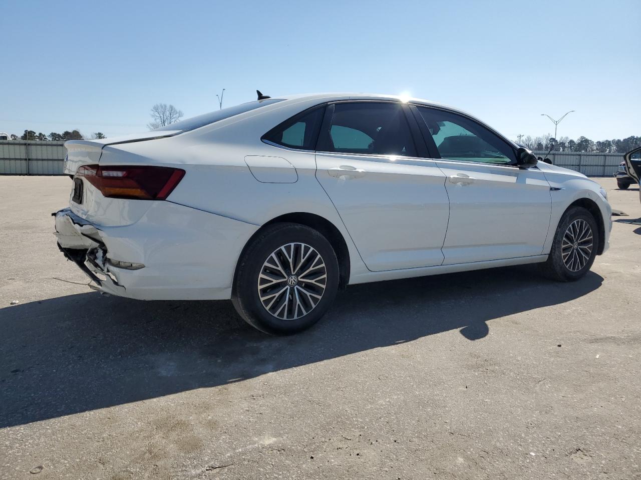 2019 Volkswagen Jetta - Image 3