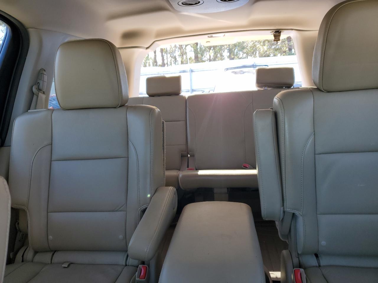 2015 Nissan Armada - Image 10