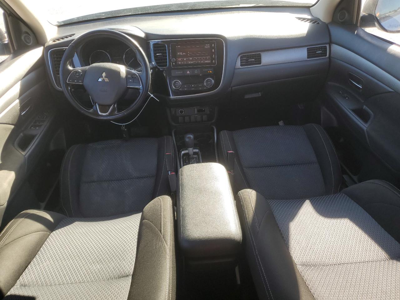 2017 Mitsubishi Outlander - Image 8