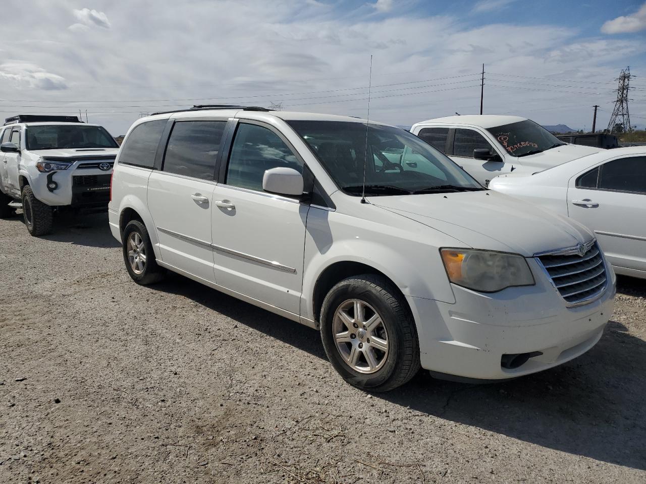 2009 Chrysler Town & Country - Image 4