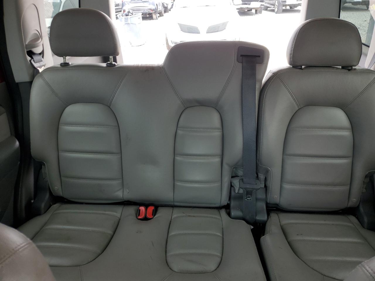 2005 Ford Explorer - Image 10