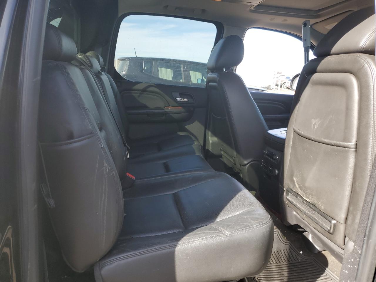 2013 Cadillac Escalade - Image 10