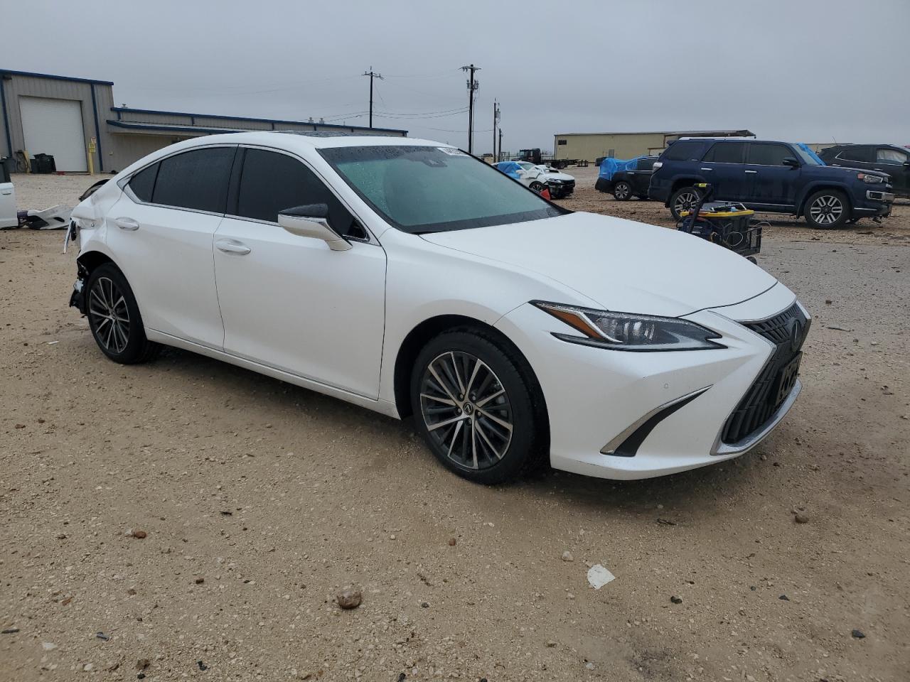 2023 Lexus ES - Image 4