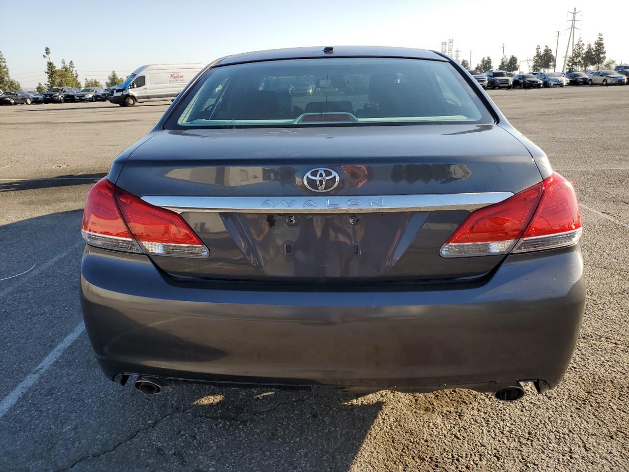 2011 Toyota Avalon - Image 6