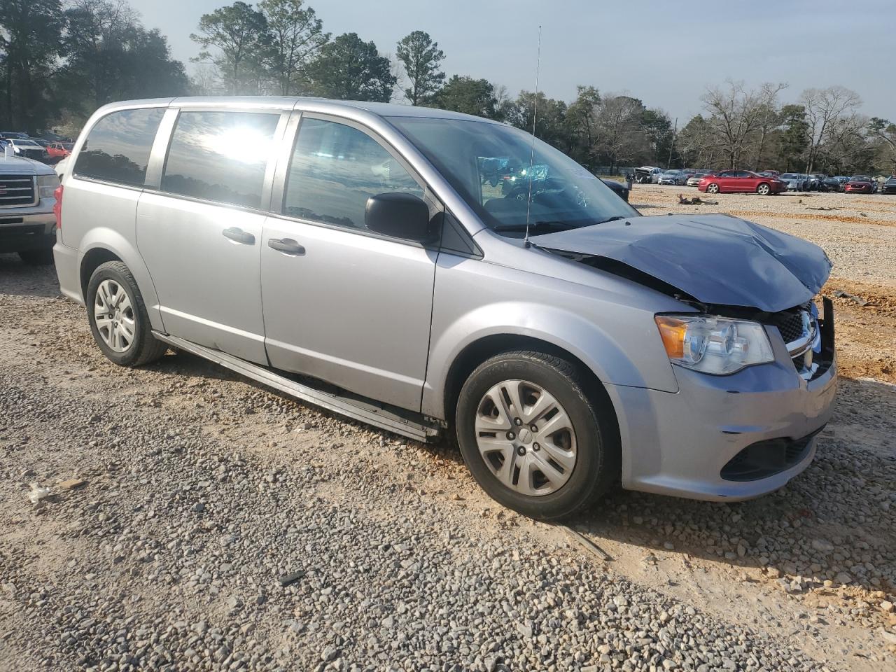 2019 Dodge Caravan - Image 4