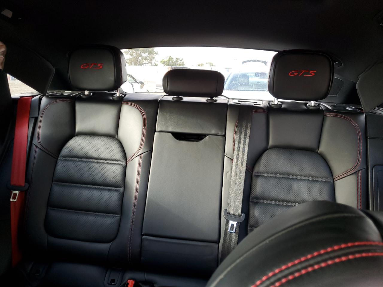 2018 Porsche Macan - Image 10