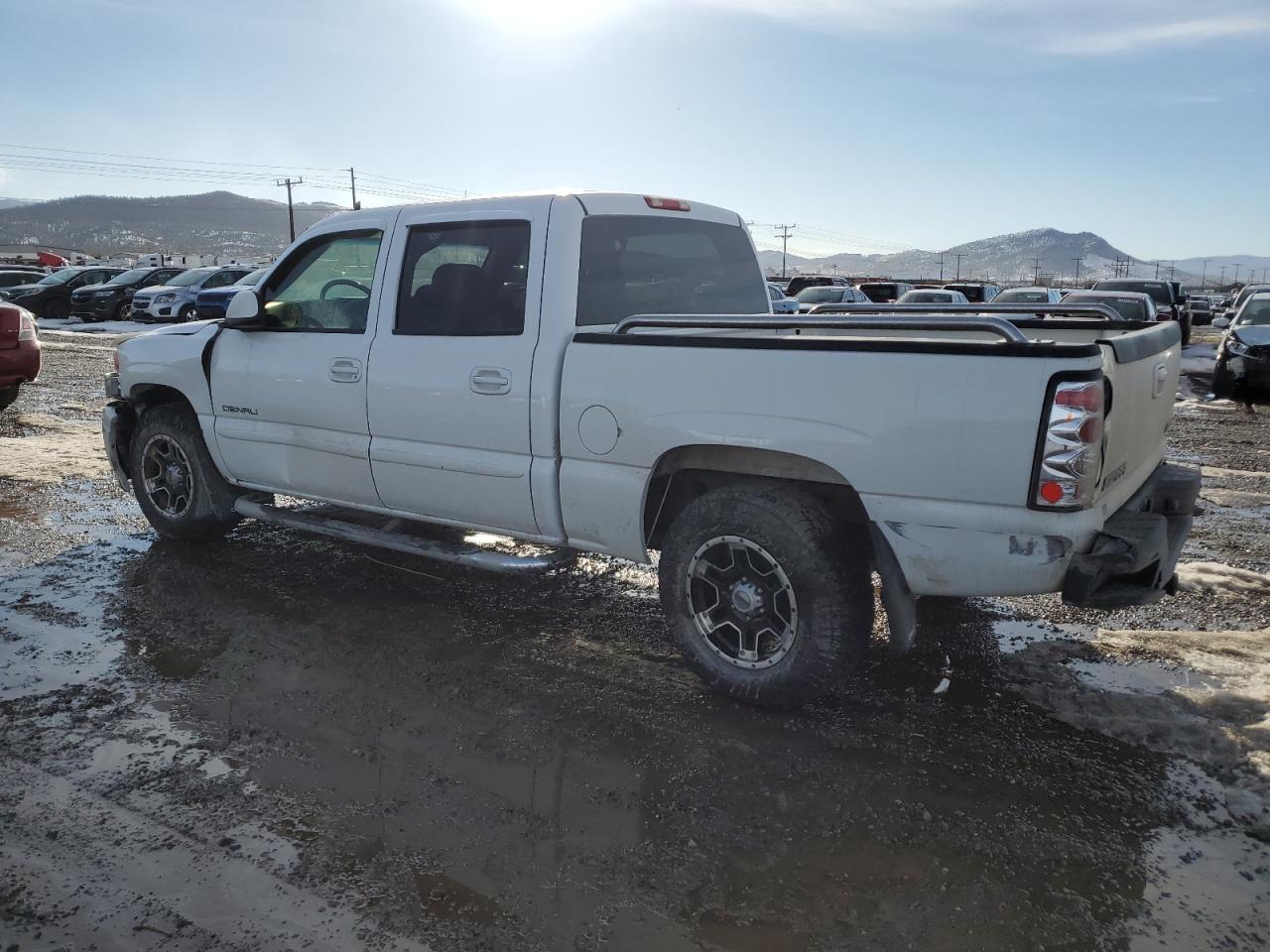 2006 GMC Sierra - Image 2
