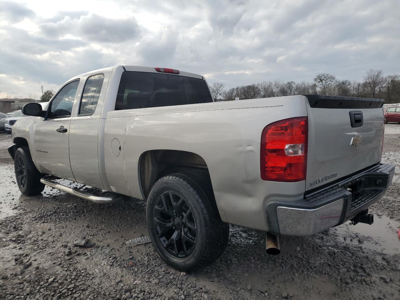 2008 Chevrolet Silverado - Image 2