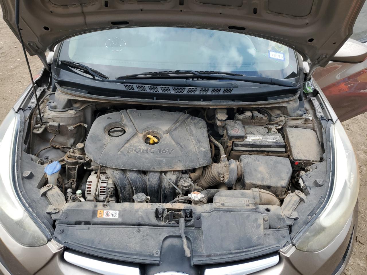 2016 Hyundai Elantra - Image 11