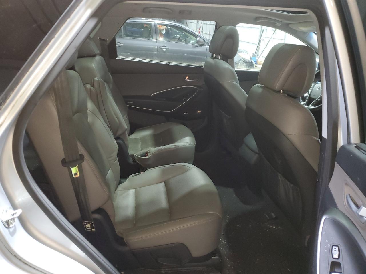 2015 Hyundai Santa Fe - Image 11