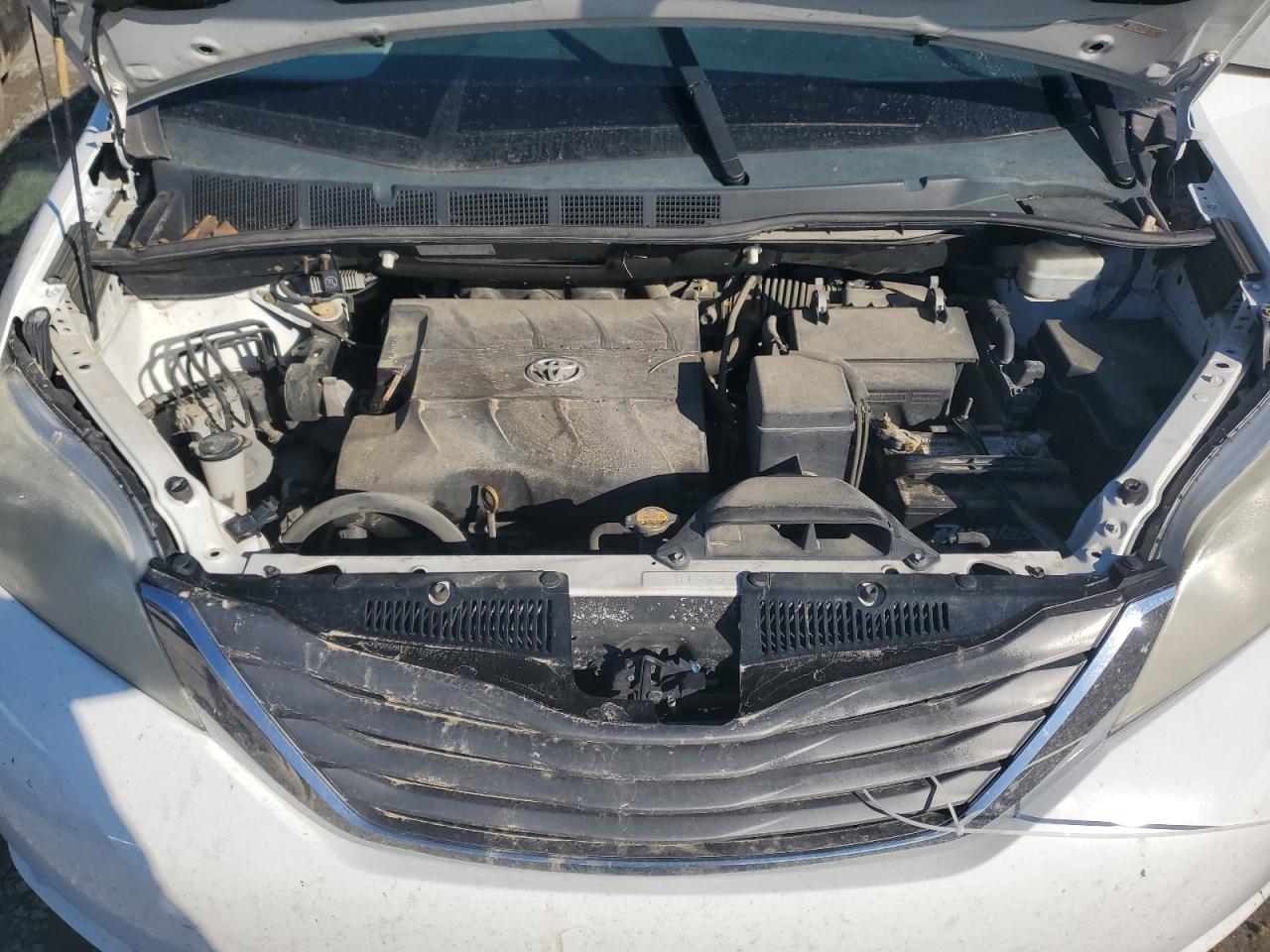 2011 Toyota Sienna - Image 13