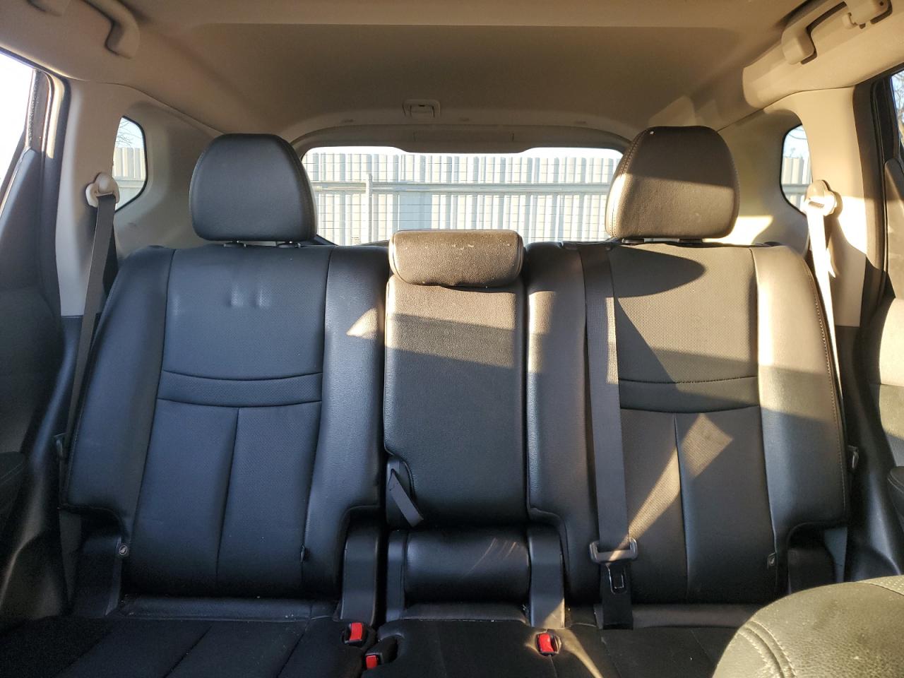 2016 Nissan Rogue - Image 10