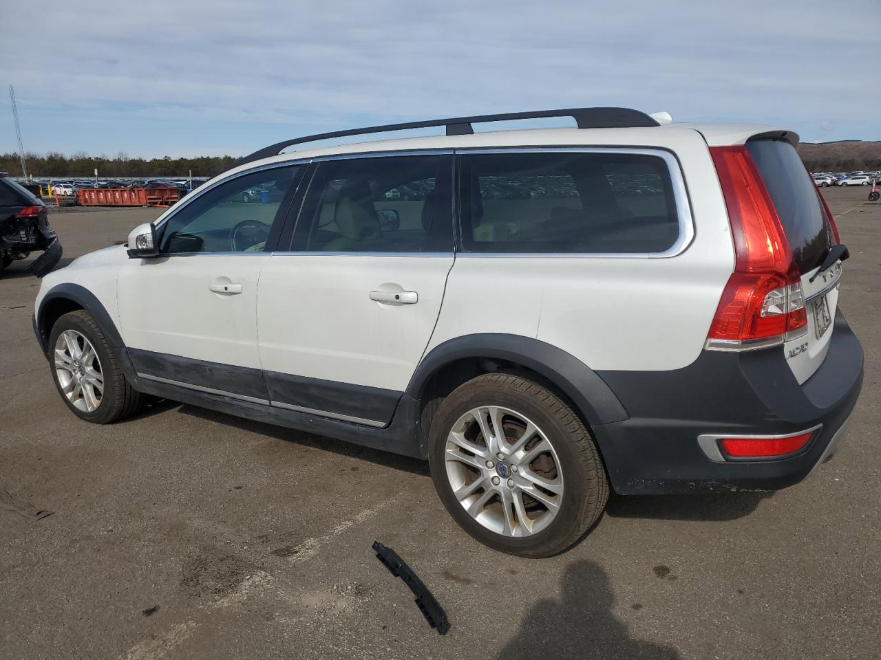2016 Volvo XC70 - Image 2