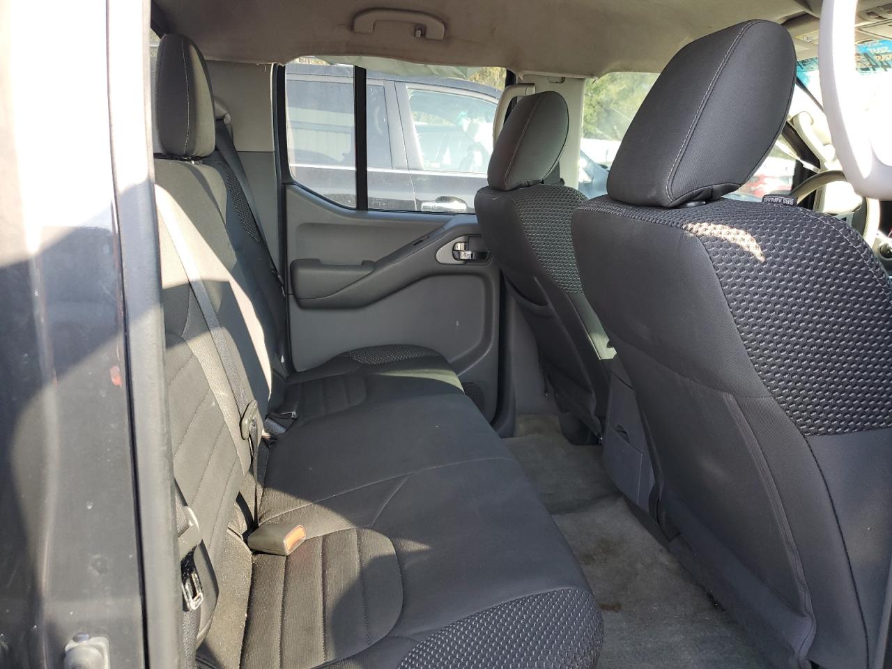 2015 Nissan Navara (Frontier) - Image 10