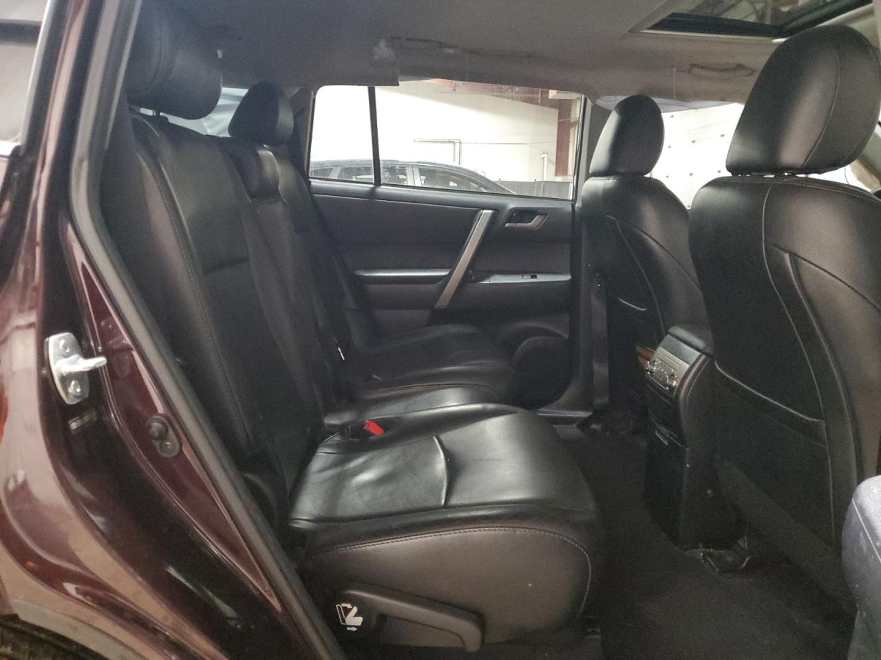 2013 Toyota Highlander - Image 11