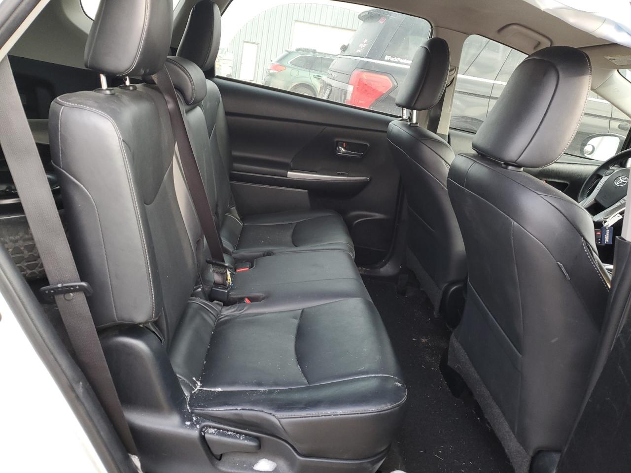 2016 Toyota Prius - Image 11