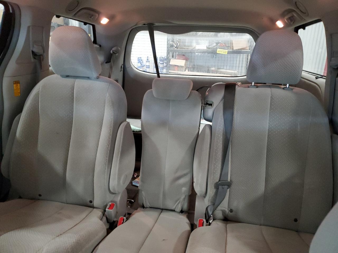 2014 Toyota Sienna - Image 10