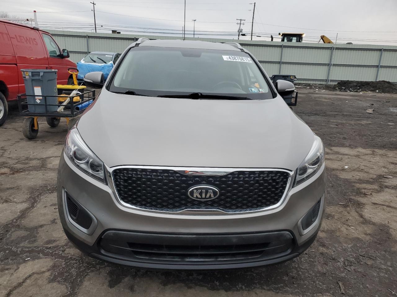 2016 Kia Sorento - Image 5