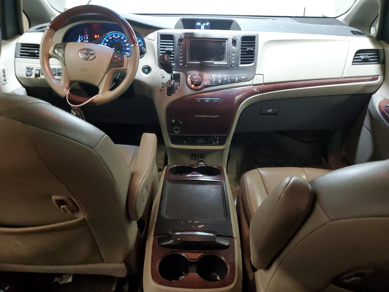 2013 Toyota Sienna - Image 8