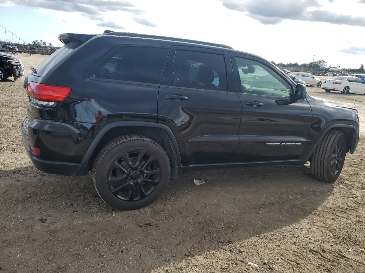 2019 Jeep Grand Cherokee - Image 3