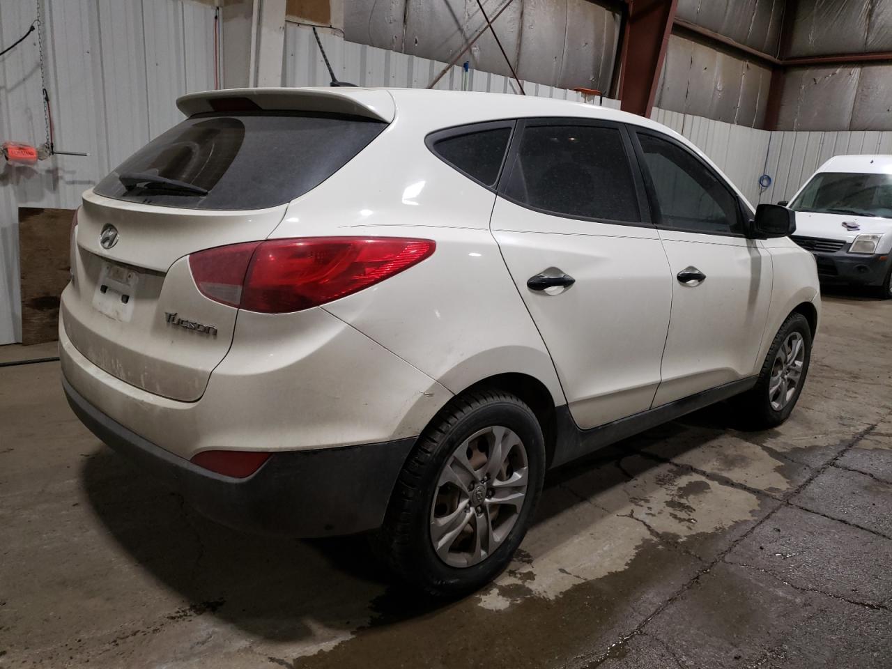 2010 Hyundai Tucson - Image 3
