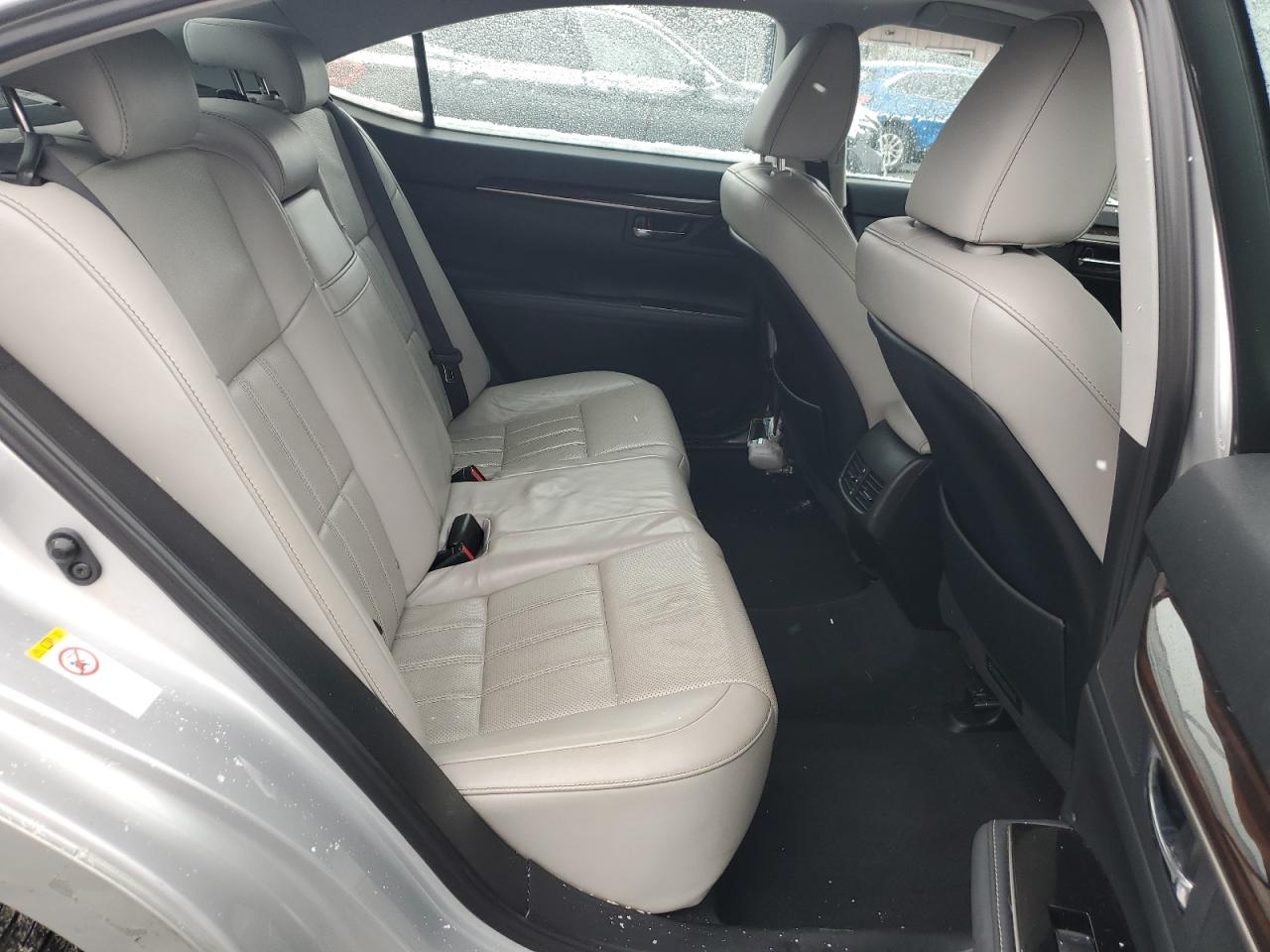 2016 Lexus ES - Image 10
