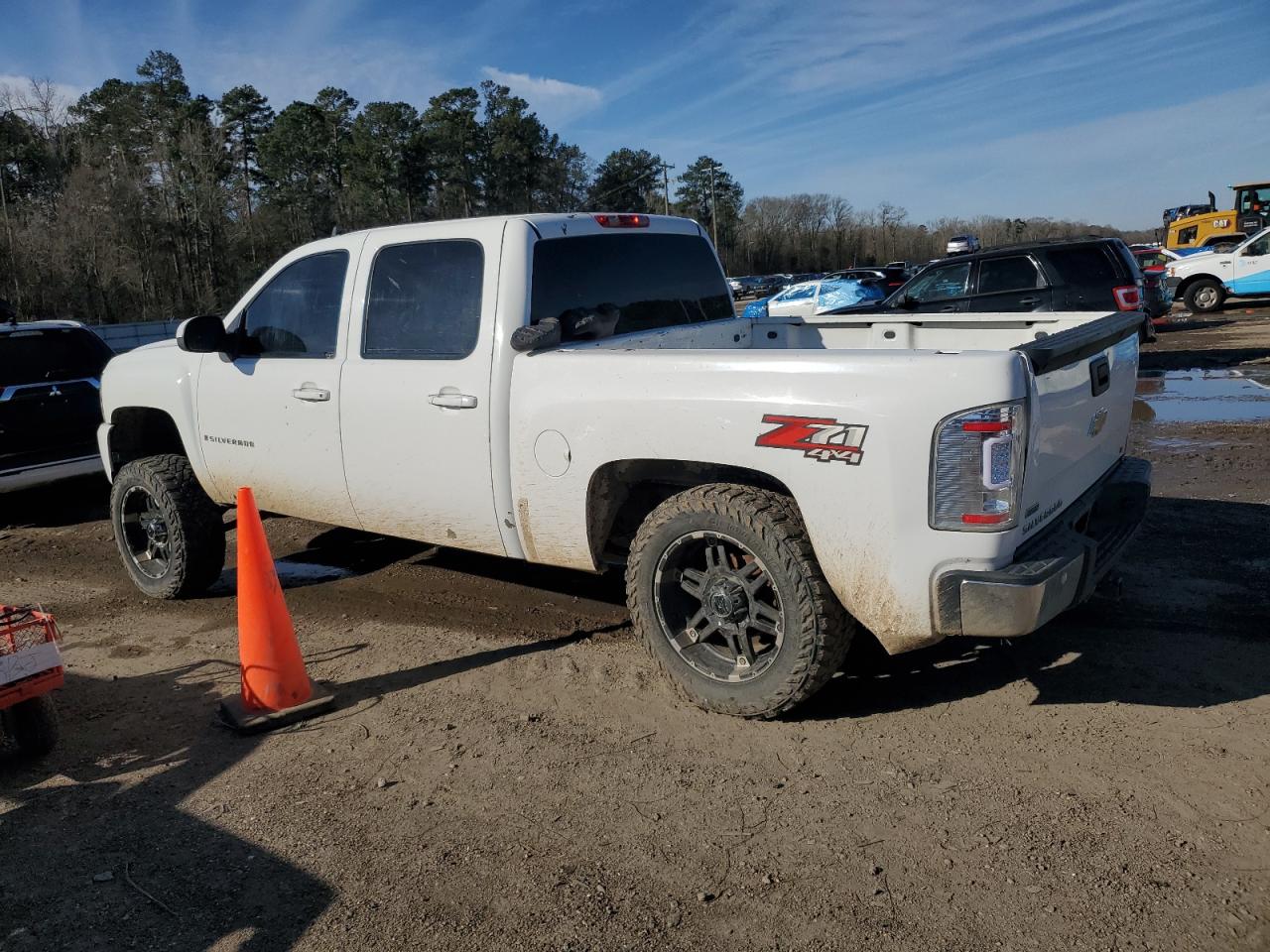 2009 Chevrolet Silverado - Image 2