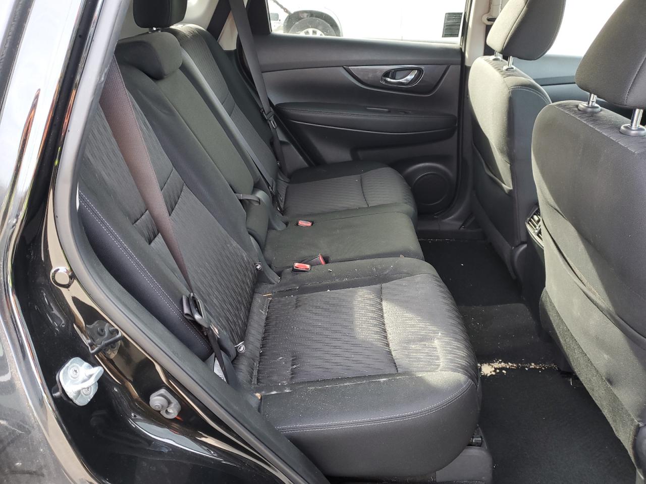 2018 Nissan Rogue - Image 12