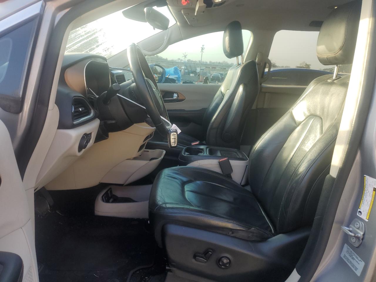 2017 Chrysler Pacifica - Image 7