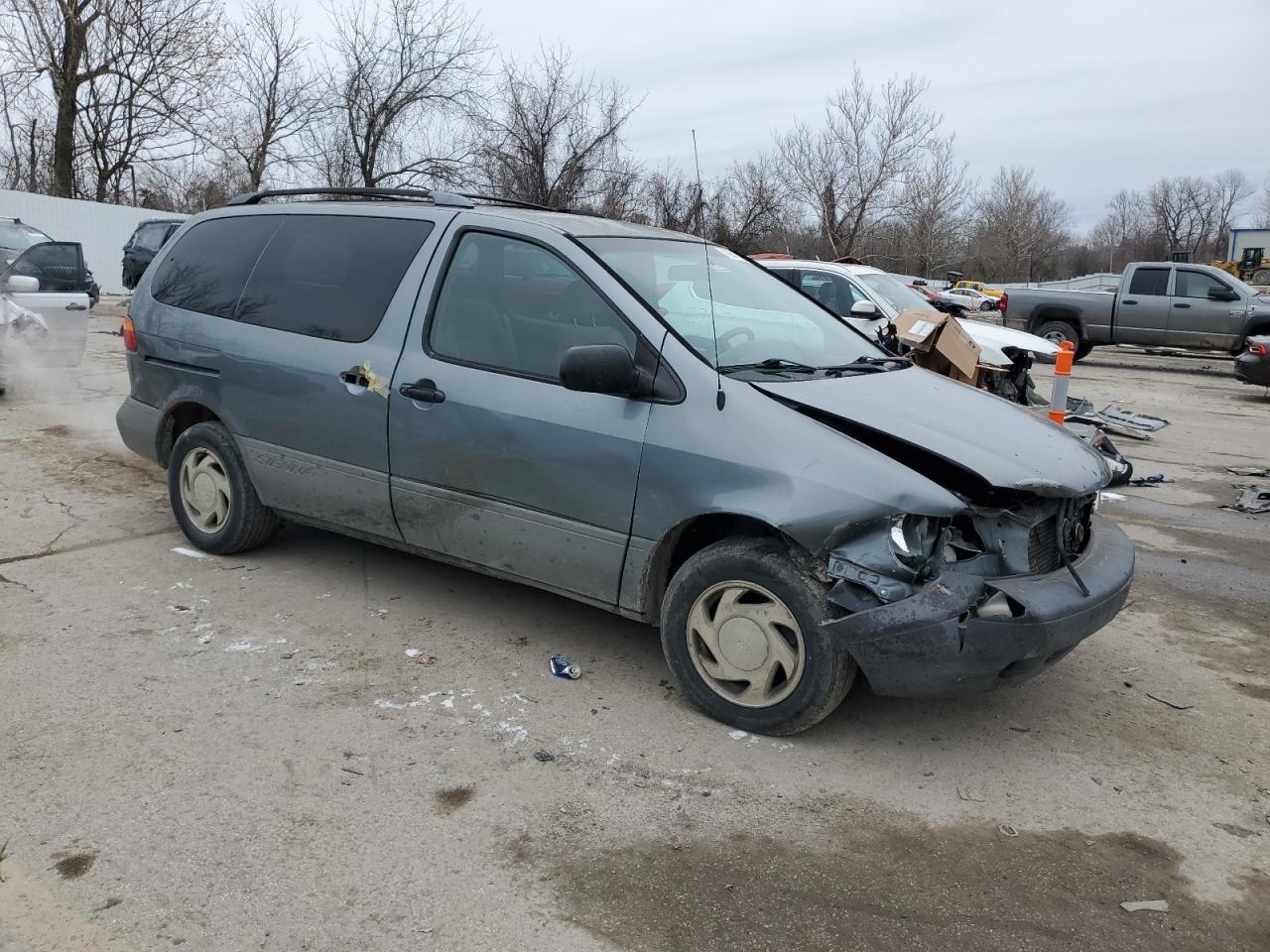 2000 Toyota Sienna - Image 4