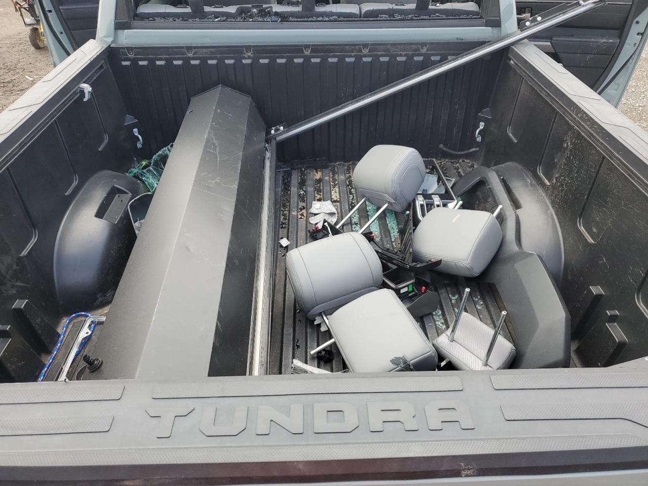 2022 Toyota Tundra - Image 14