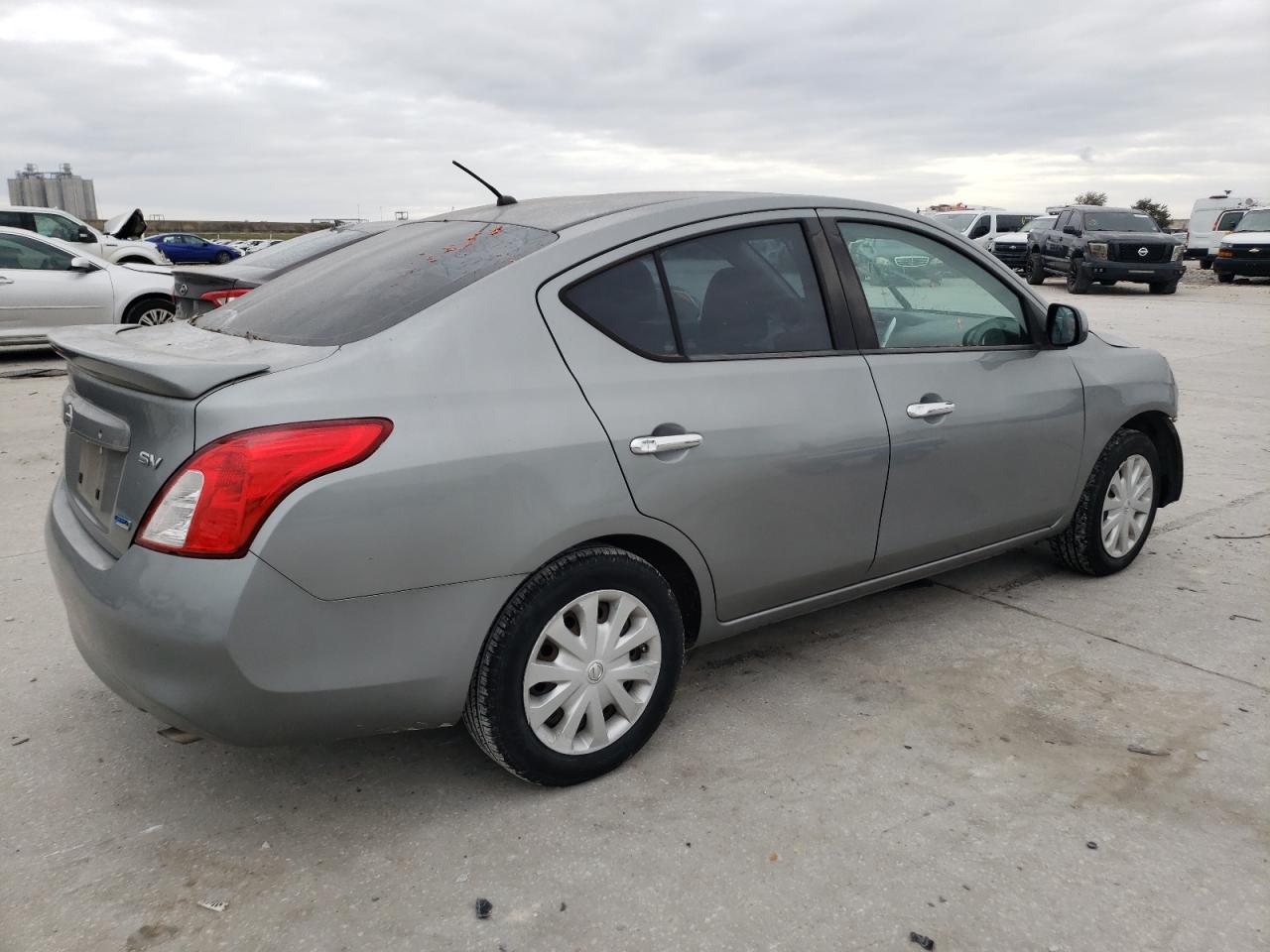 2014 Nissan Versa - Image 3