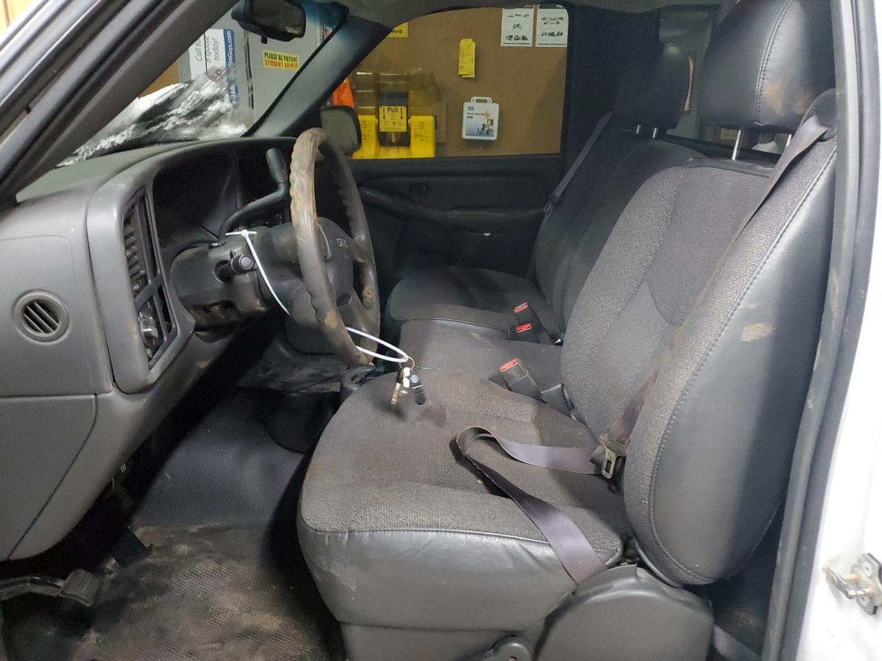 2004 GMC Sierra - Image 7