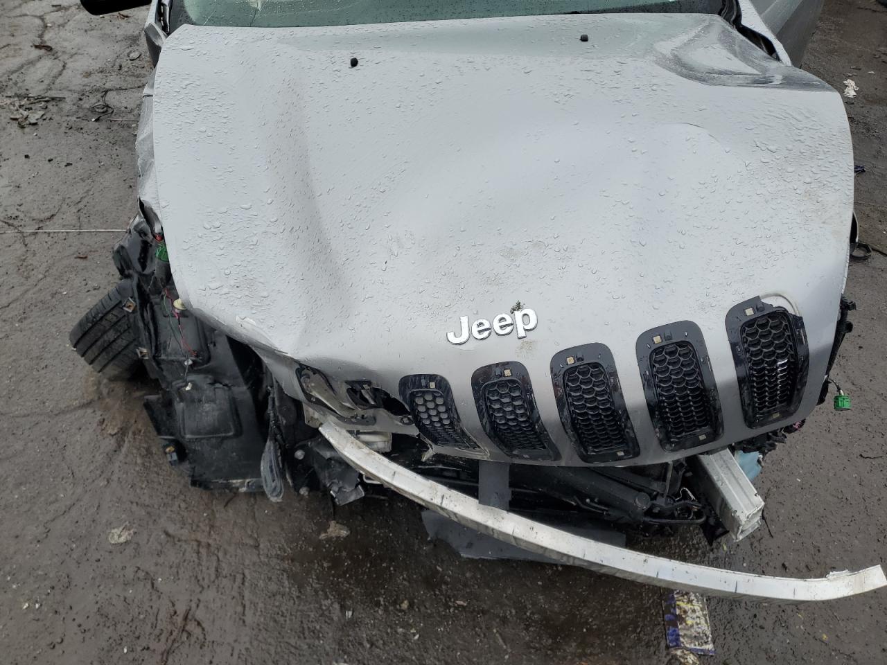 2016 Jeep Grand Cherokee - Image 13