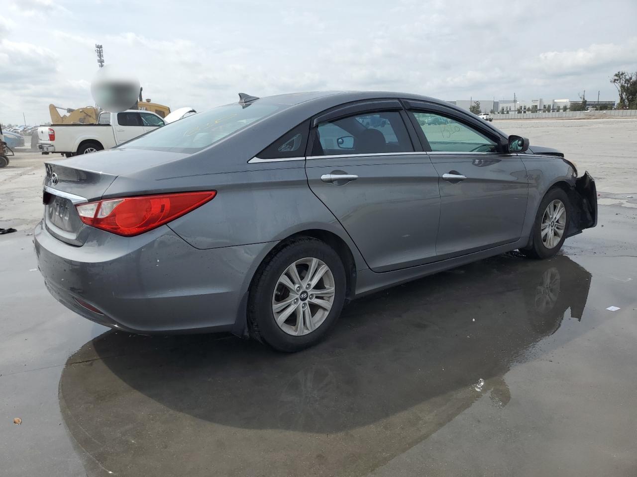 2013 Hyundai Sonata - Image 3