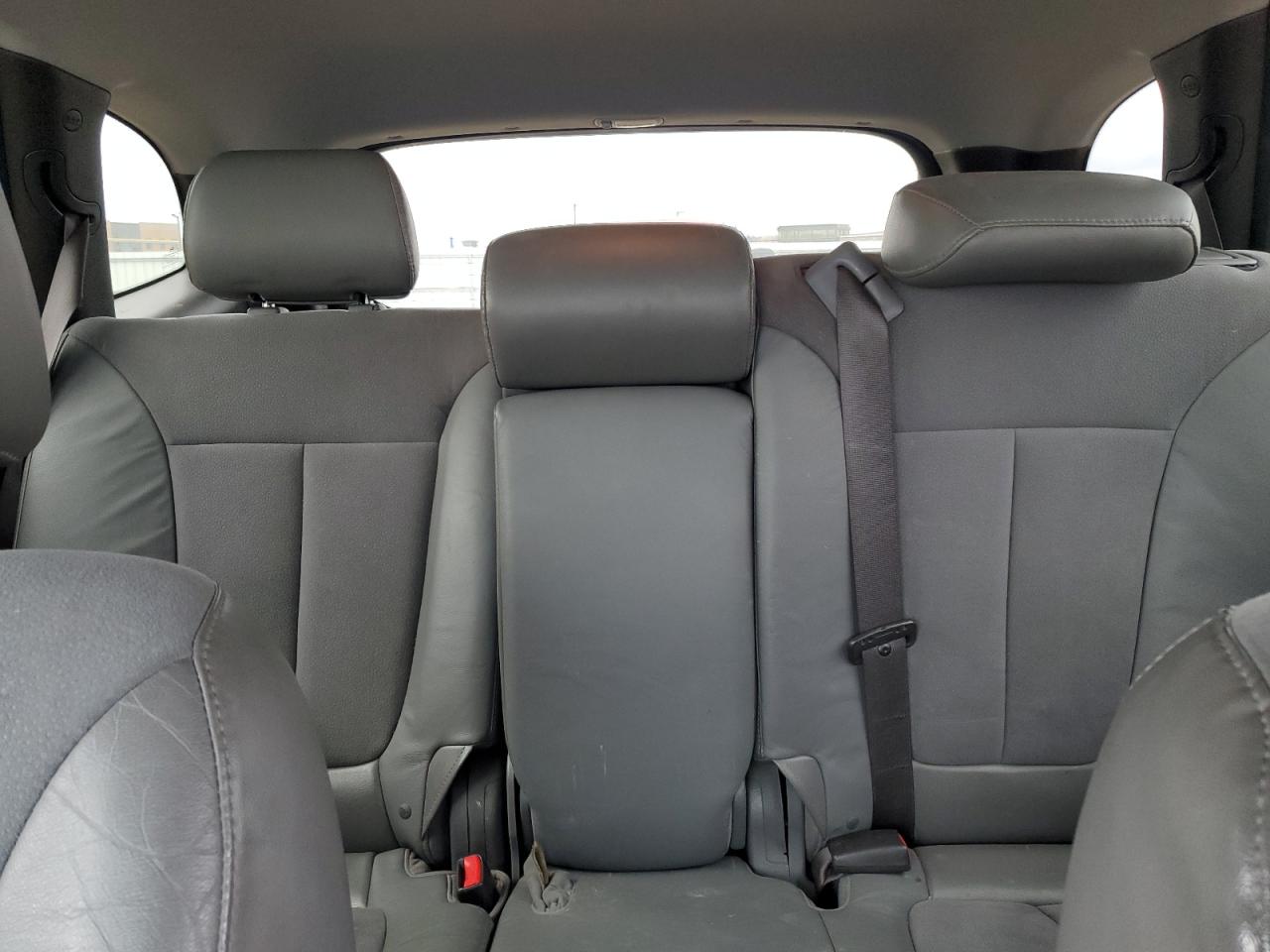 2010 Hyundai Santa Fe - Image 10