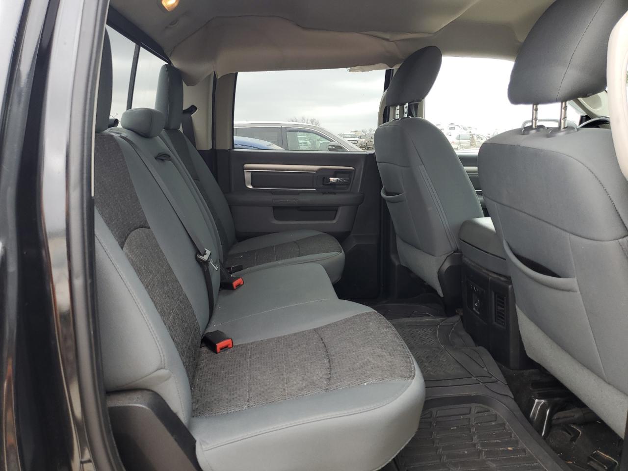 2016 RAM 1500 - Image 10