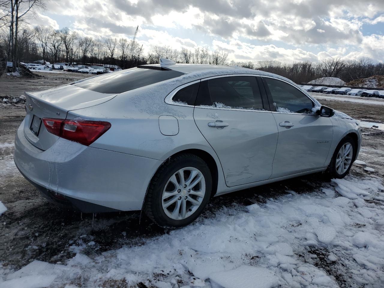 2018 Chevrolet Malibu - Image 3