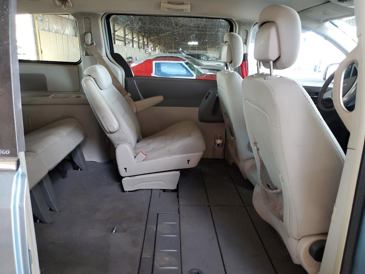2010 Chrysler Town & Country - Image 11