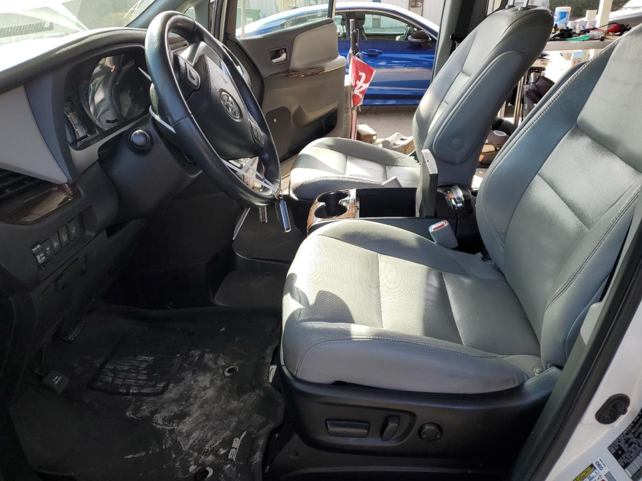 2015 Toyota Sienna - Image 7