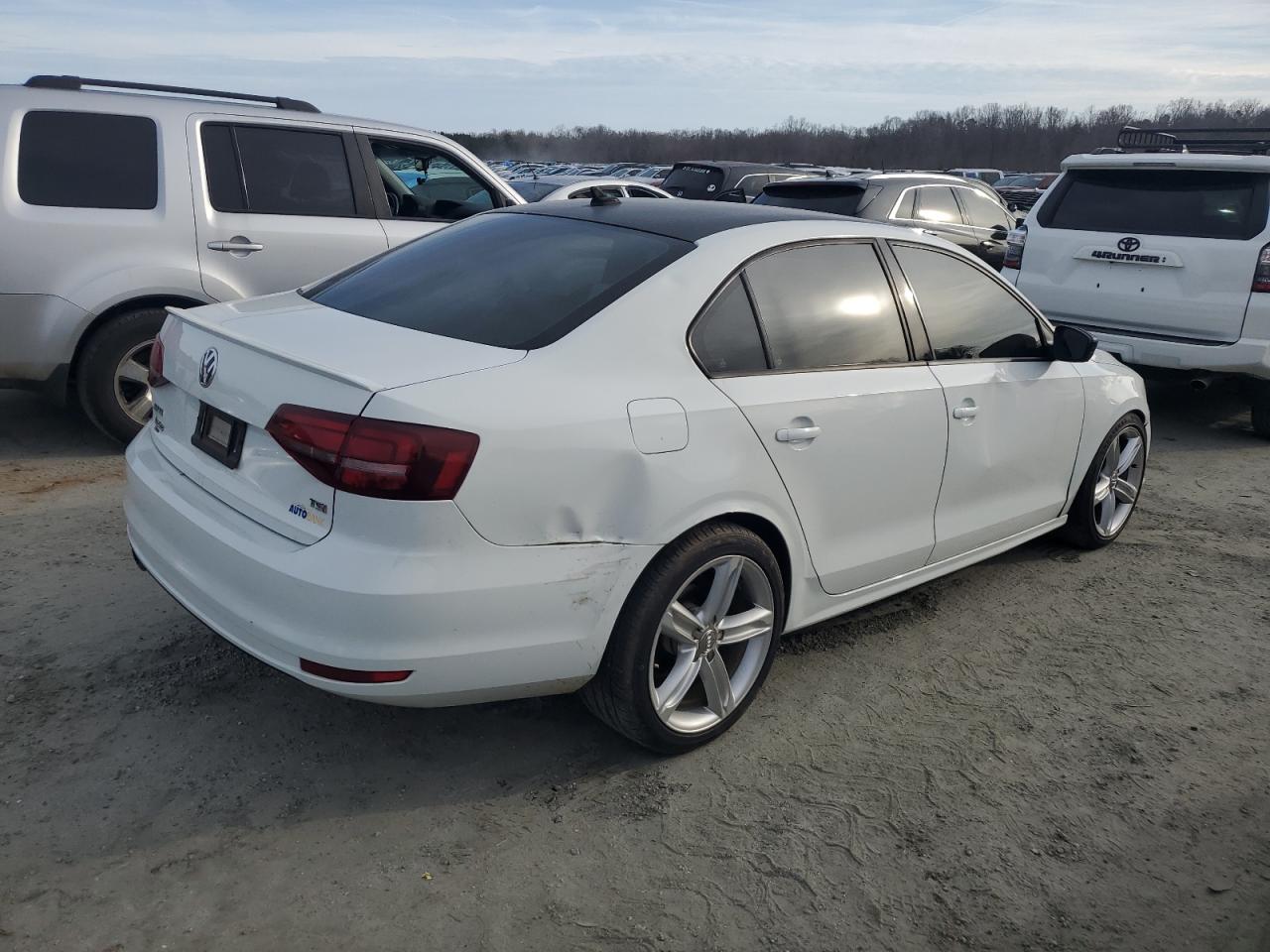 2016 Volkswagen Jetta - Image 3