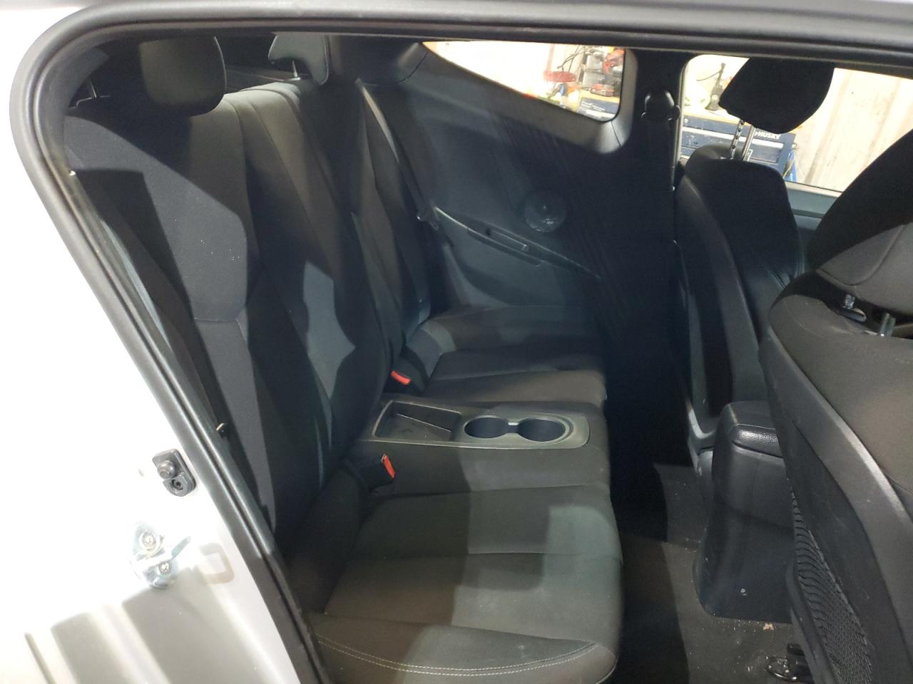 2017 Hyundai Veloster - Image 10