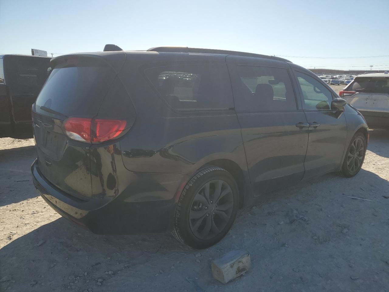 2020 Chrysler Pacifica - Image 3