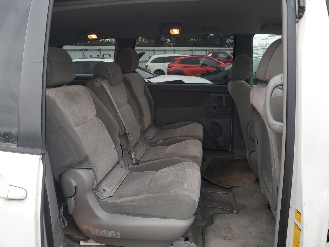 2007 Toyota Sienna - Image 11