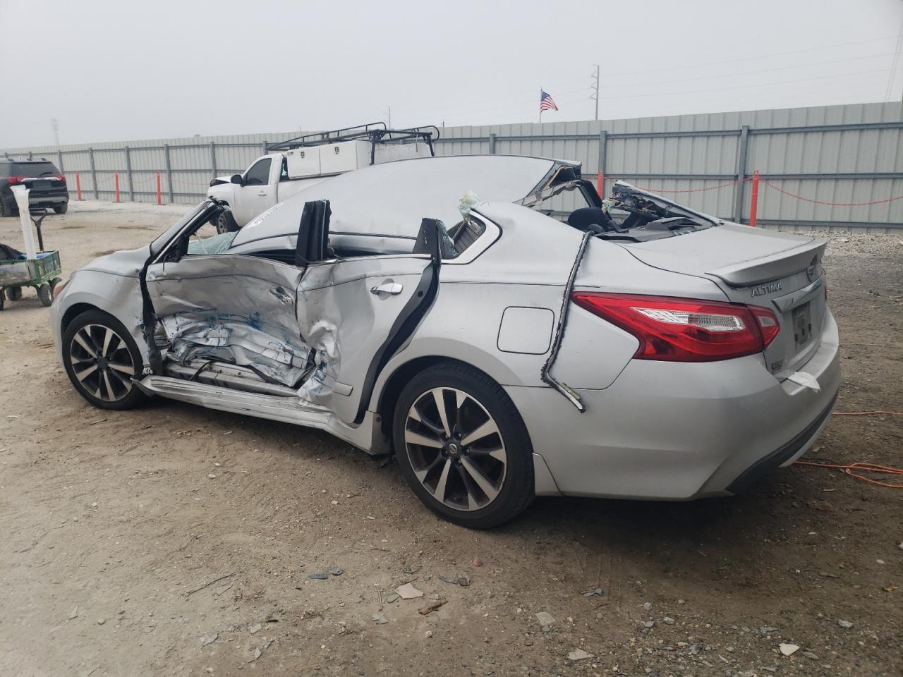 2016 Nissan Altima - Image 2