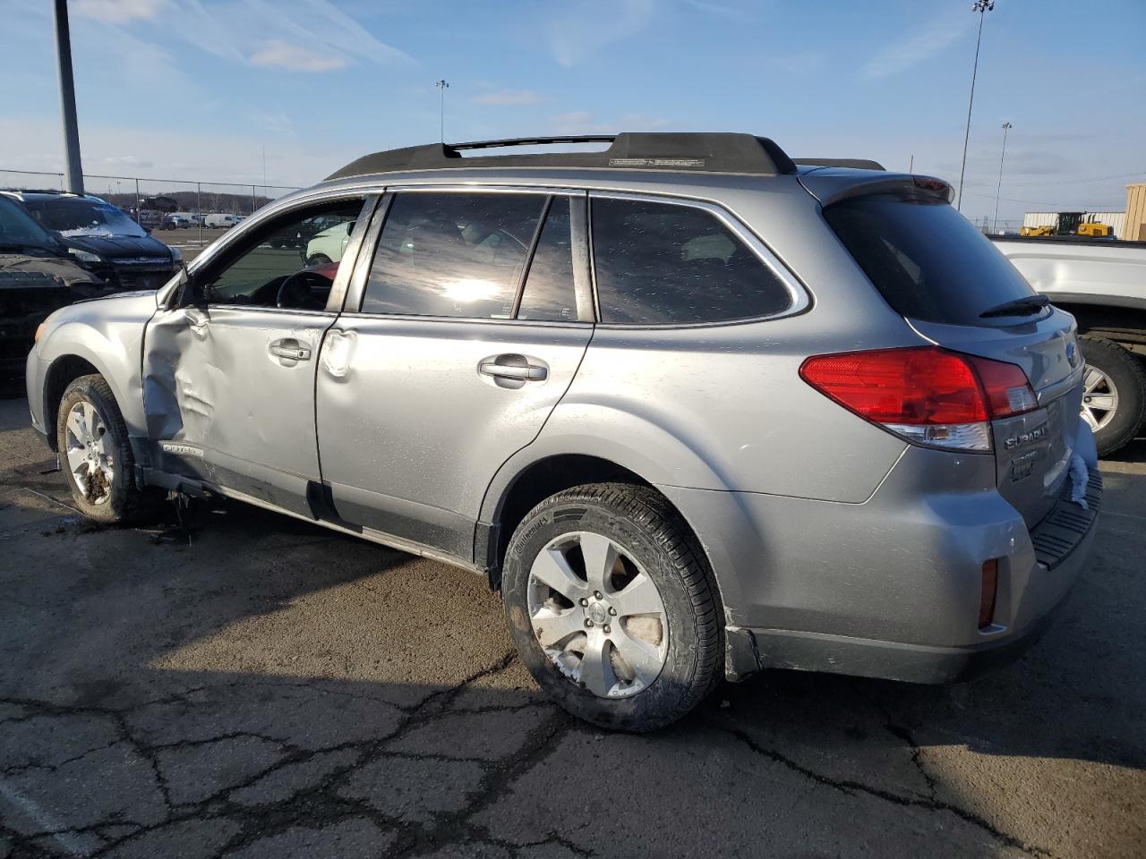 2011 Subaru Outback - Image 2