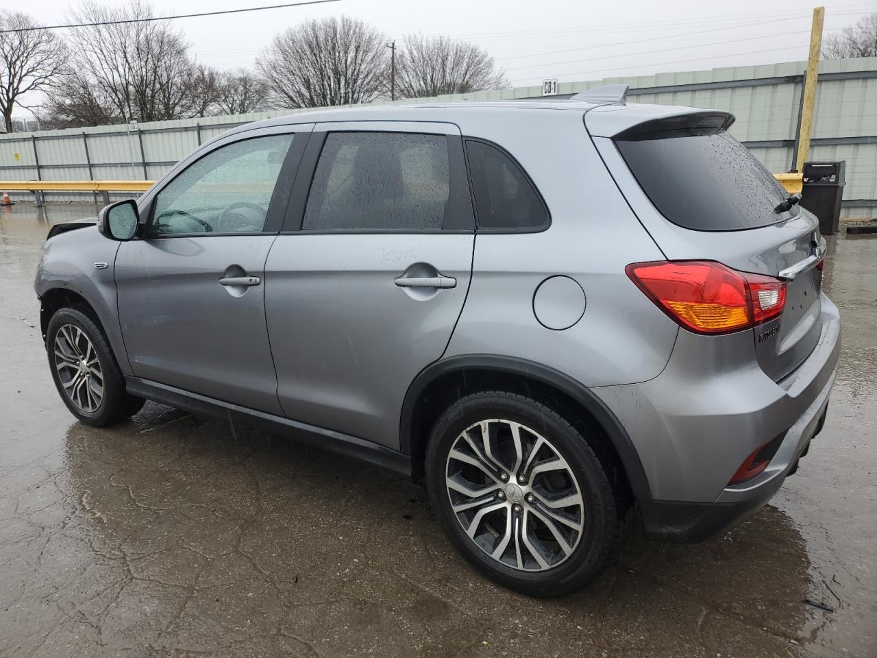 2018 Mitsubishi Outlander - Image 2
