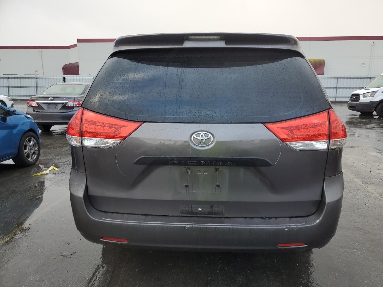 2012 Toyota Sienna - Image 6