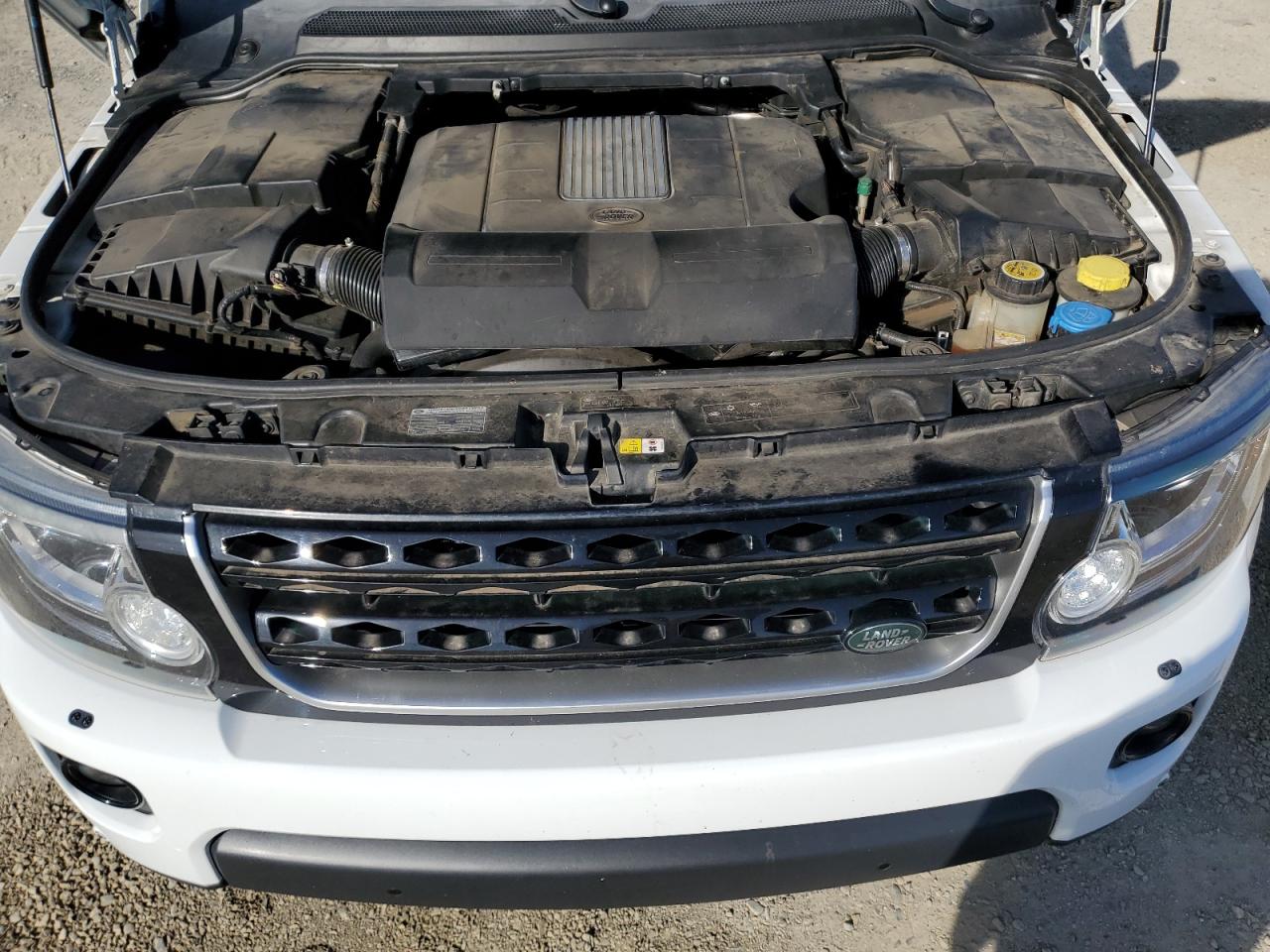 2015 Land Rover LR4 - Image 11