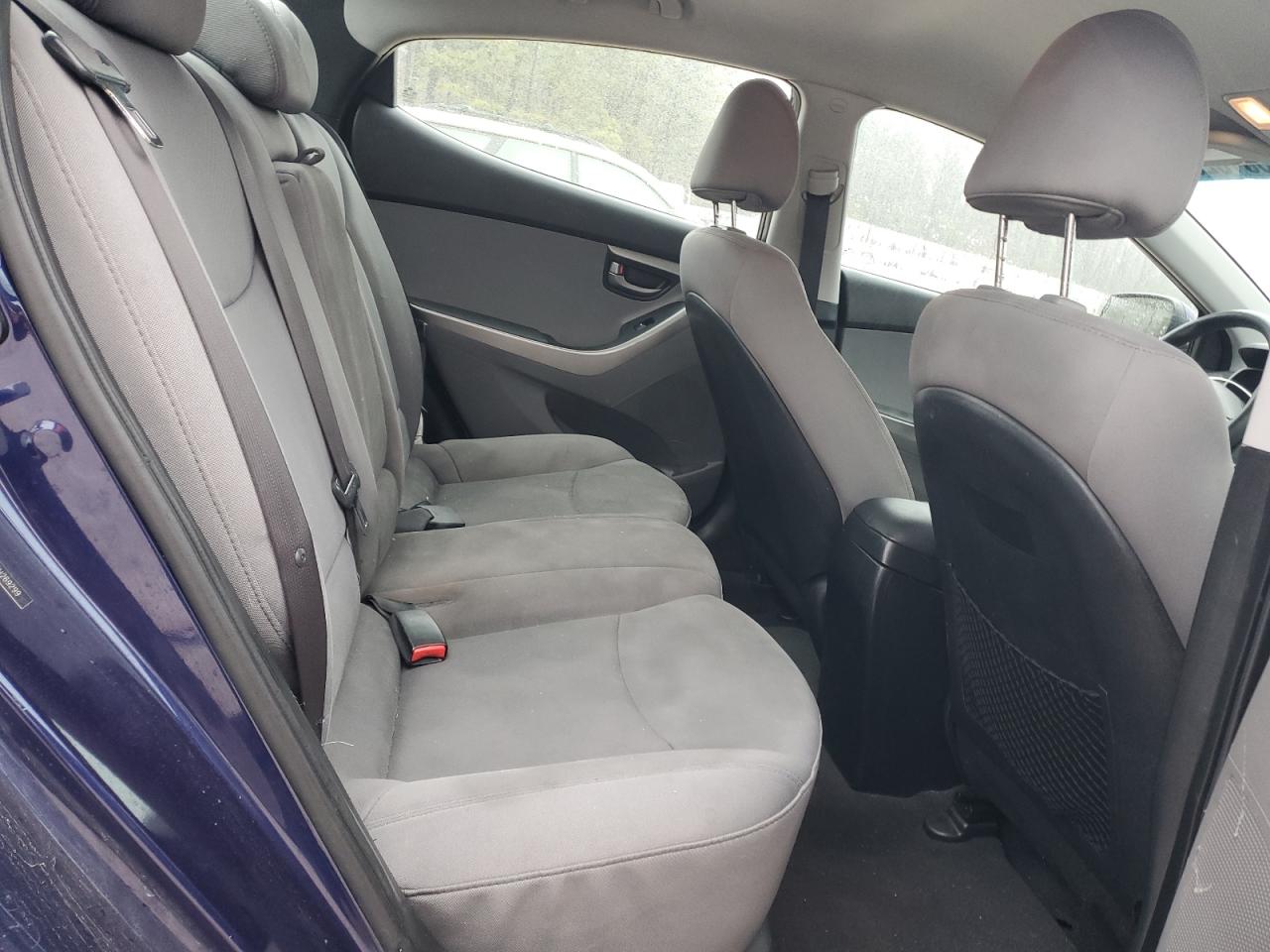 2013 Hyundai Elantra - Image 10